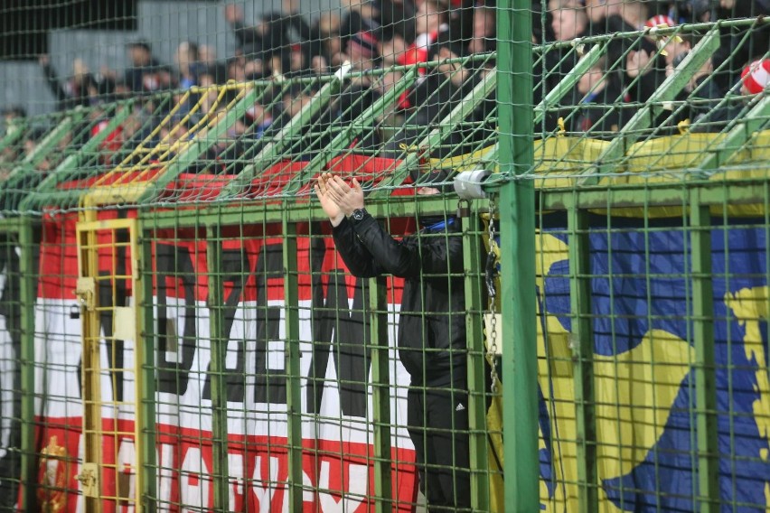 06.04.2022. Zadyma na meczu Fortuna 1. Ligi GKS Katowice -...