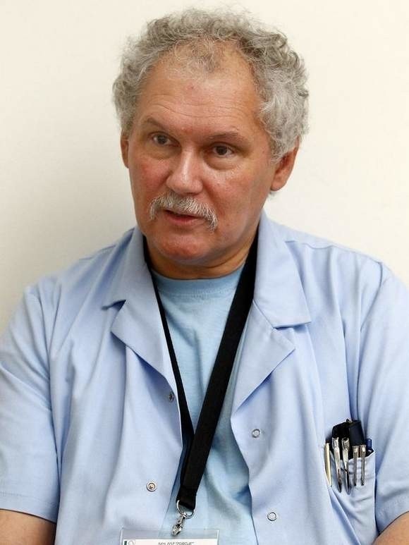 Dr Andrzej Niedzielski jest ordynatorem oddziału ginekologiczno-położniczego i dyrektorem naczelnym w Samodzielnym Publicznym Specjalistycznym Zakładzie Opieki Zdrowotnej Zdroje w Szczecinie.