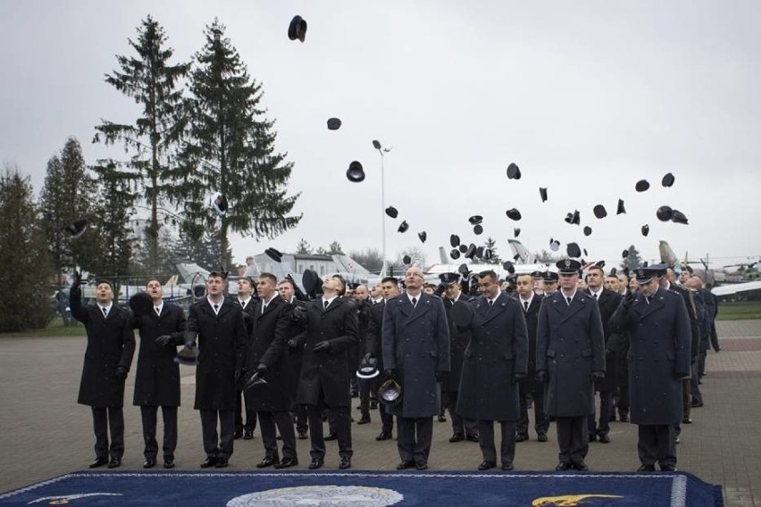 Nowi oficerowie z Dęblina opuścili Gniazdo Orląt (ZDJĘCIA)