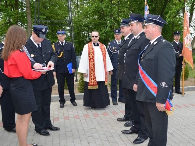 Wójt Kęsowa wręczył zasłużonym strażakom z gminy odznaczenia z okazji ich święta.