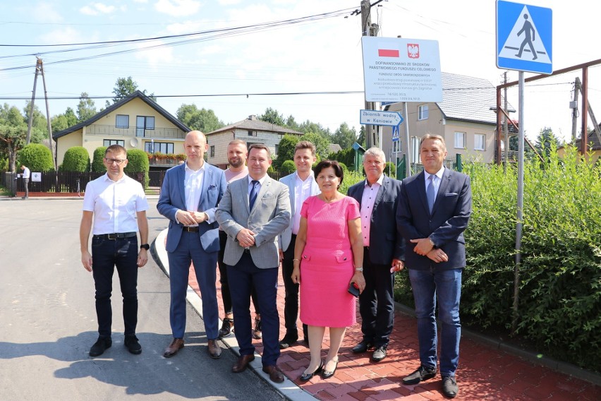 Droga powiatowa w Kaniowie, w gminie Zagnańsk, w powiecie kieleckim oficjalnie otwarta [ZDJĘCIA]