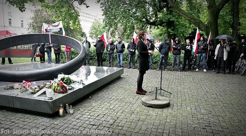 Wrocław: Marsz Pileckiego przebiegł spokojnie. Wzięło udział około 100 osób (ZDJĘCIA)