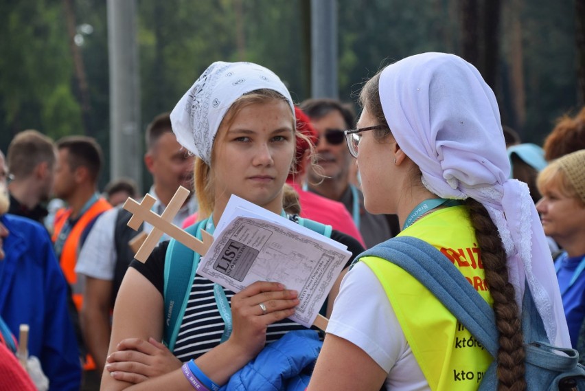 Około 200 pątników wyruszyło dziś z Białegostoku na Świętą...