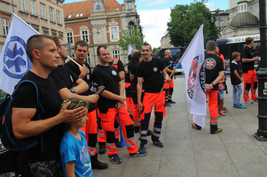 Kraków. Głośny protest ratowników medycznych