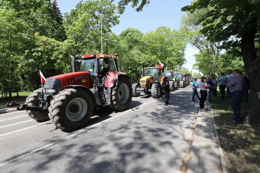 W środę 9 maja podlascy rolnicy przyjechali na protest do...