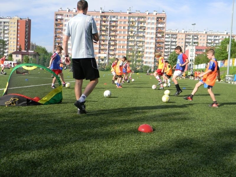 Blisko 150 młodych adeptów piłki nożnej z roczników od 2006...