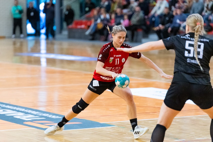 Handball JKS Jarosław (czarne stroje) w Kobierzycach...