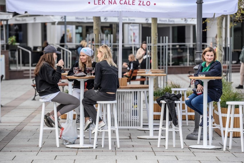 W restauracjach i kawiarniach limit zwiększony do 75 procent