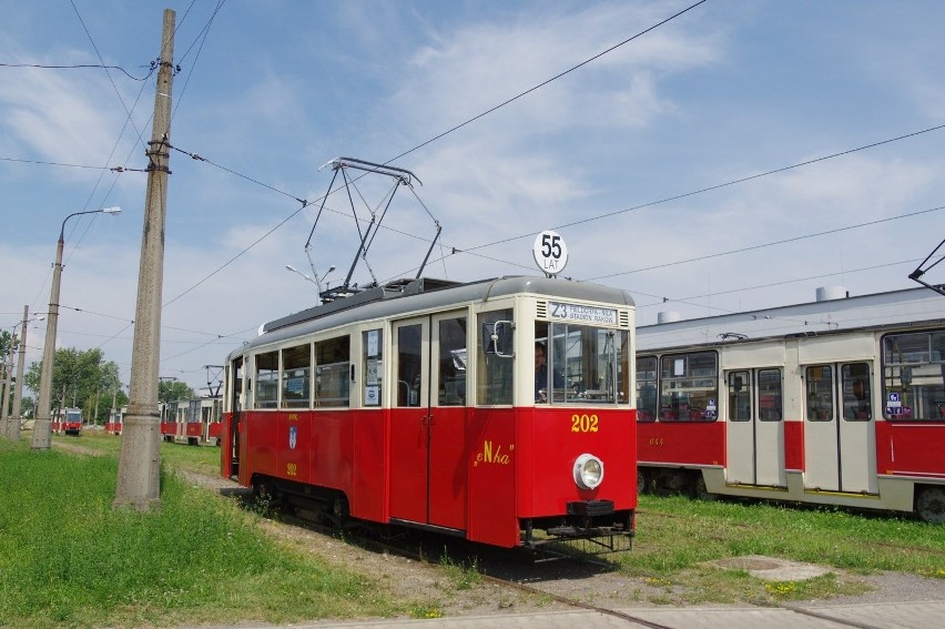 Zabytkowy tramwaj eNka do 28 września, co niedziela, będzie...