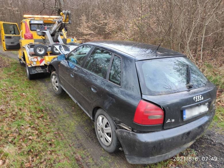 Kierująca audi uderzyła w drzewo. Nic się jej nie stało.