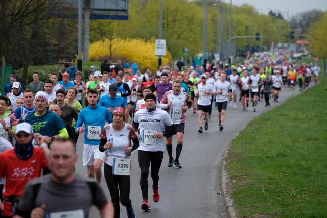 W poznańskim półmaratonie co roku startuje kilka tysięcy zawodników z całego świata.