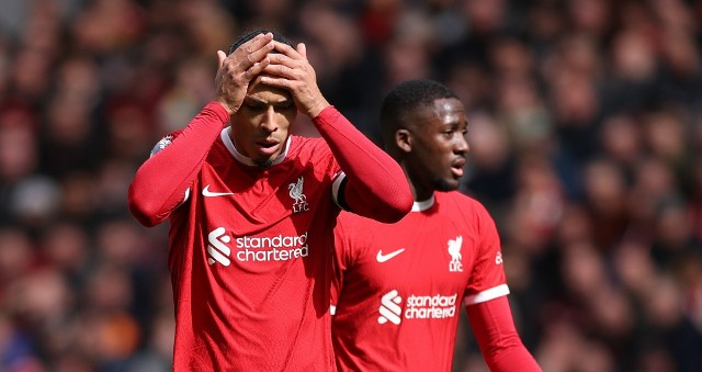 Obrońca Liverpoolu Virgil van Dijk stara się nie tracić głowy mimo porażki z Crystal Palace i niełatwego układu w końcówce sezonu