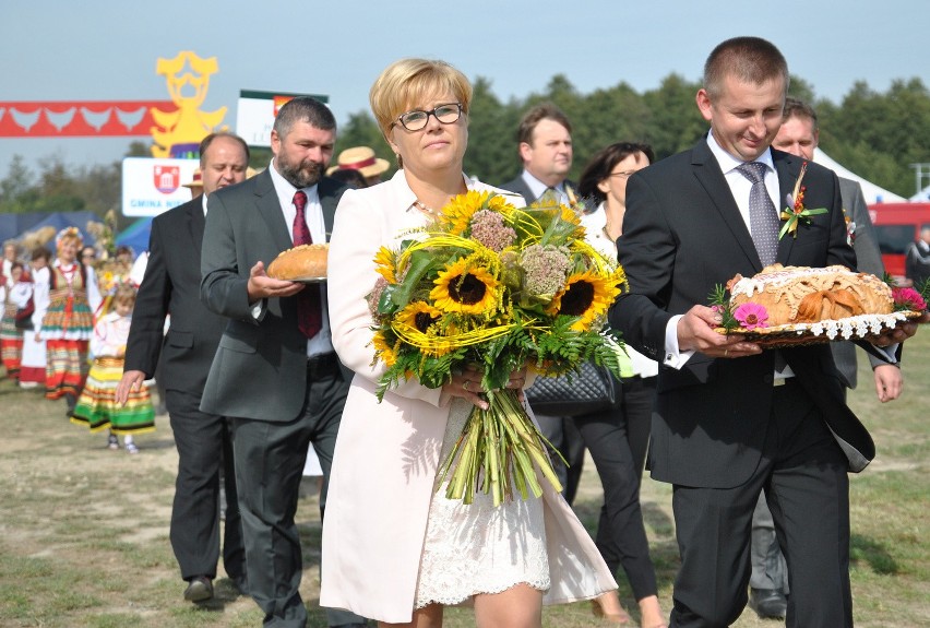 Starostowie dożynek w Niemcach,  Małgorzata Dziuba i Marian...