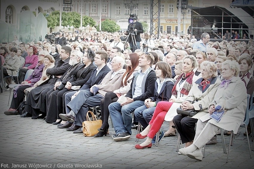Wrocław: Tłumy na koncercie Piotra Rubika w Rynku (ZDJĘCIA)