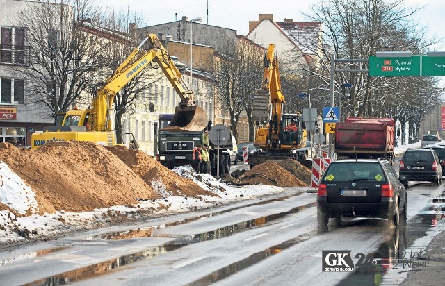 Na ul. Krakusa i Wandy warunki atmosferyczne nie utrudniają realizacji zlecenia, które dla wodociągów miejskich wykonuje Domar; jest szansa, że wykonawca skończy z magistralą przed końcem lutego