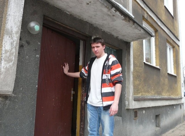 &#8211; Każdy może sobie tu wejść kiedy chce &#8211; mówi Paweł Jaroszewski, jeden z lokatorów.