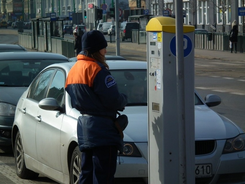 Parkowanie w Poznaniu: Zgłosił zepsuty parkomat, a kontroler...