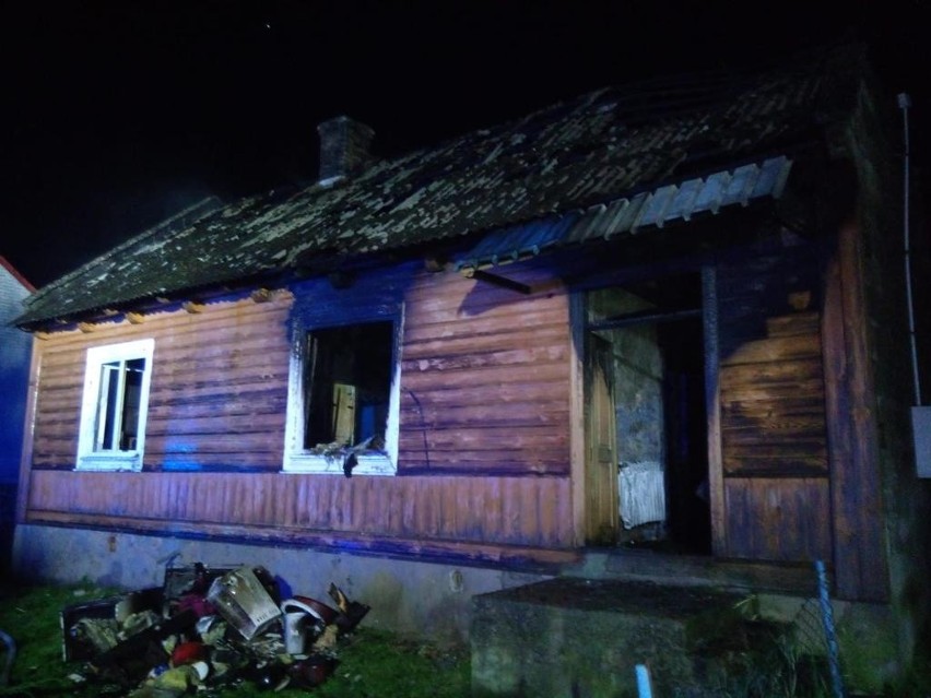 Pożar domu w miejscowości Jeziorko w gminie Nowa Słupia. Starszy mężczyzna w porę ewakuowany