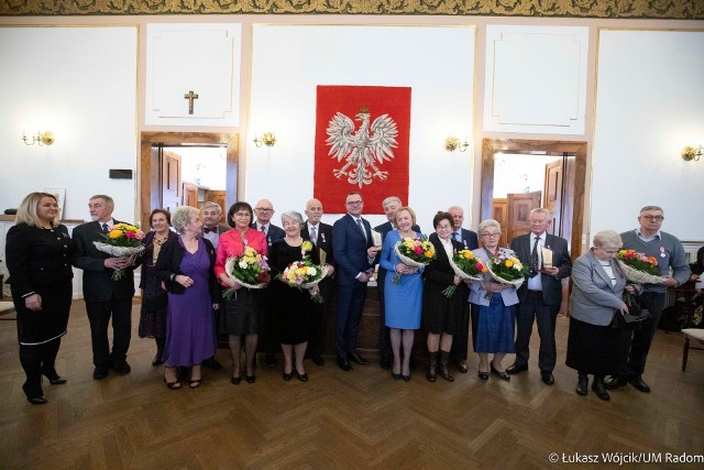Po gratulacjach było też wspólne zdjęcie jubilatów z prezydentem Radomia.