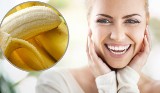 „Bananowy botoks” to hit Internetu. Piękna skóra dzięki skórce od banana