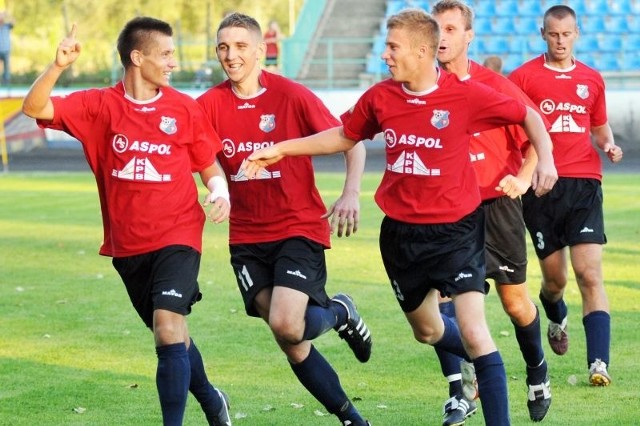Kamil Radulj (z lewej) w ubiegłym sezonie reprezentował barwy Karpat Krosno.