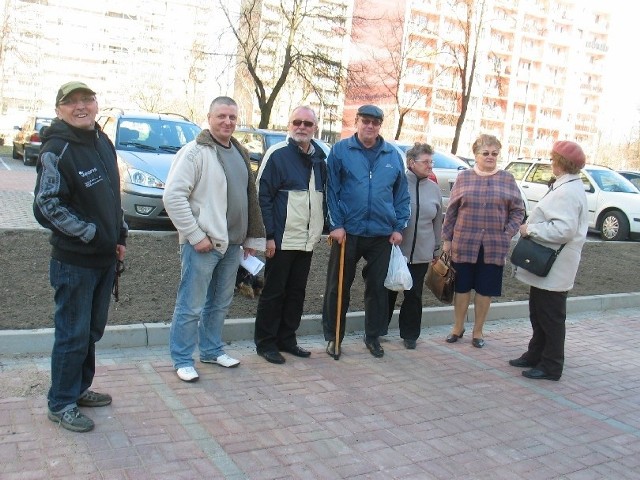 Mieszkańcy wieżowca przy ul. Wojska Polskiego mają wreszcie wymarzony parking. Ale nie taki, jak im obiecywano