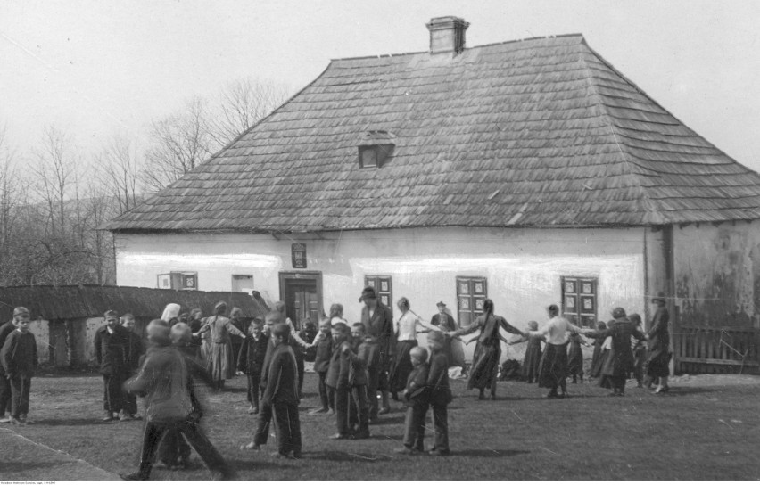 Szkoła powszechna w Jabłonce Orawskiej k. Nowego Targu, 1929