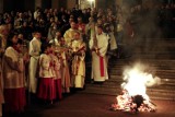 Wielka Sobota w Łodzi. Liturgia Wigilii Paschalnej z procesją rezurekcyjną [ZDJĘCIA+FILM]