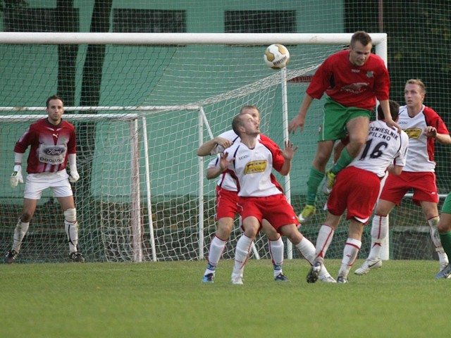 "Rzemieślnicy" (biało-czerwone stroje) często jako swoich sparingpartnerów wybierają drużyny z Małopolski.
