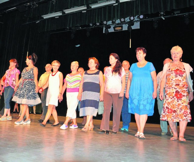 Chór Lasowiacy kierowany przez Piotra Szparę, to seniorzy, którzy od lat pielęgnuja nietylko śpiew ludowy, ale także na przykład folklor lwowski