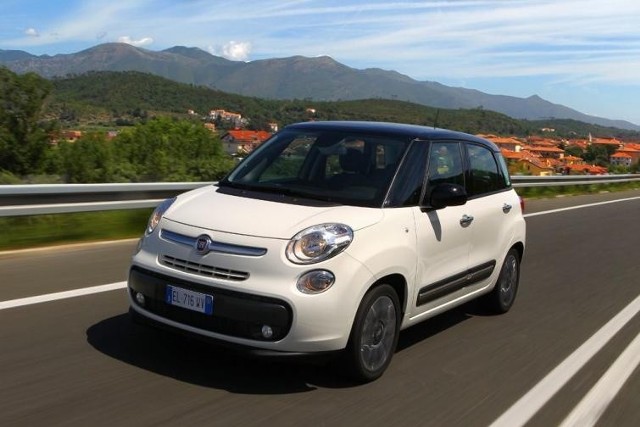 Fiat 500L jesienią na polskich drogach. Zobacz zdjęcia