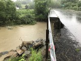Powódź w Łapanowie. Skala zniszczeń jest porażająca. Mieszkańcy przeżywają powtórkę sprzed 10 lat [ZDJĘCIA]
