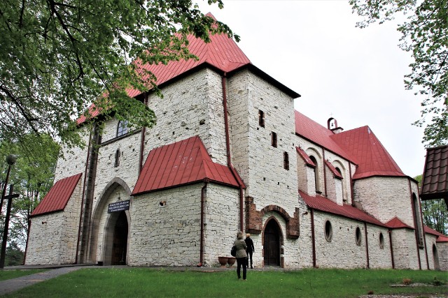 Monumentalny kościół w Orłowie Murowanym