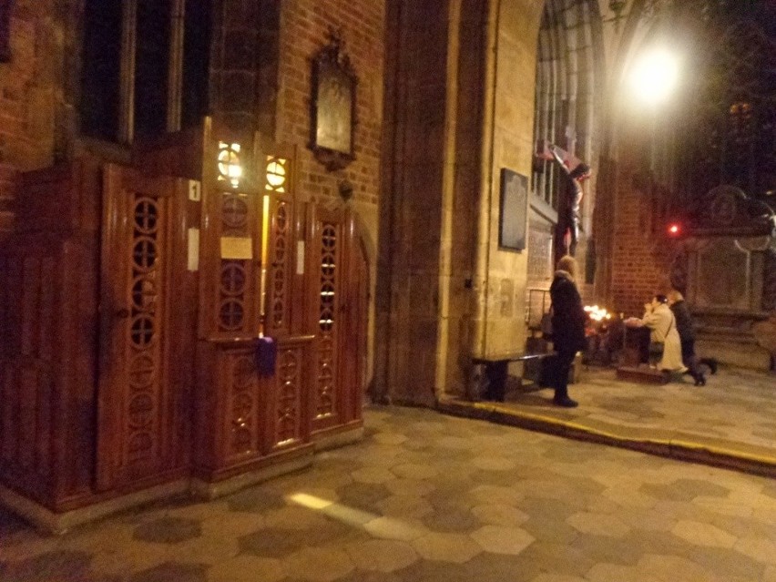 Spowiedź nocą w katedrze wrocławskiej