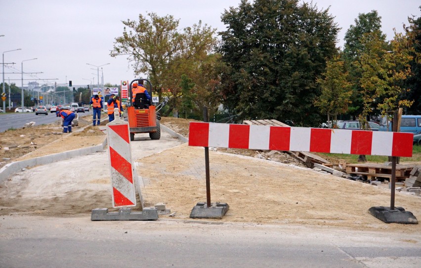 Na Czubach ciągle remont i utrudnienia dla pieszych. Kiedy skończą?