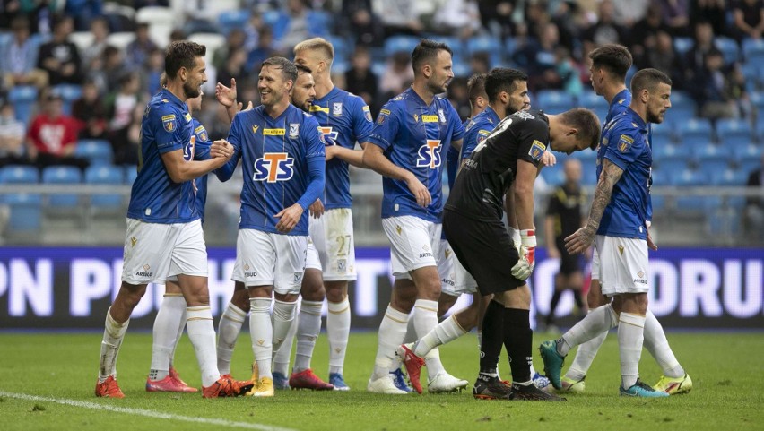 Lech Poznań pewnie pokonał 3:0 Skrę Częstochowa i awansował...