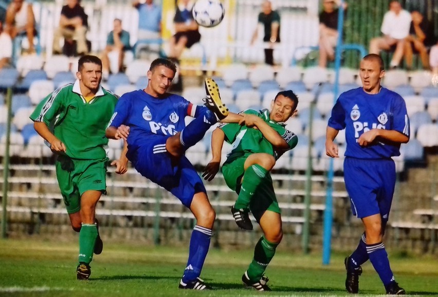 Sierpień 2003, Hutnik - Górnik. Paweł Zegarek (w zielonym...