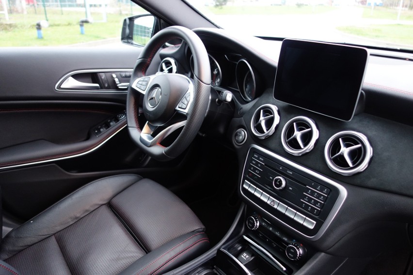 Mercedes GLA 220 4Matic...