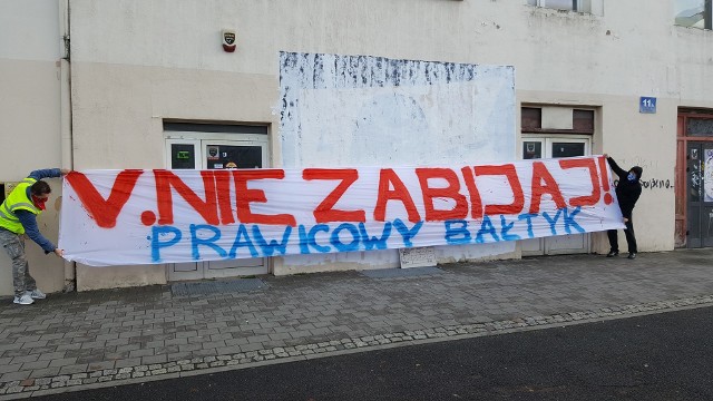 Grupa „Prawicowy Bałtyk Gdynia” zamalowała mural Strajku Kobiet w Gdyni