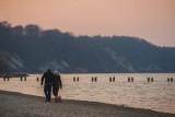 Plaża w Babich Dołach w Gdyni w czasie obowiązkowej izolacji. Mało spacerowiczów