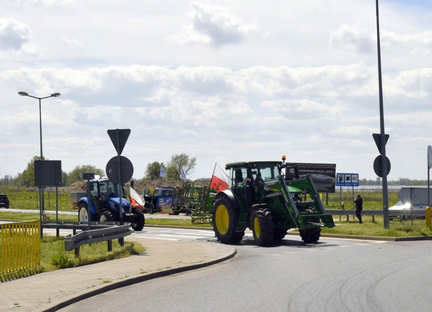 Czwartkowy protest rolników w Słupi koło Pacanowa.