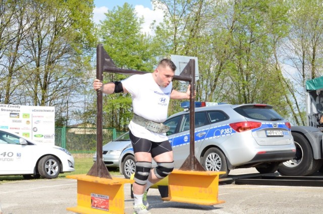 Mateusz Ostaszewski z Komendy Powiatowej Policji w Wejherowie wygrał zawody strongmanów