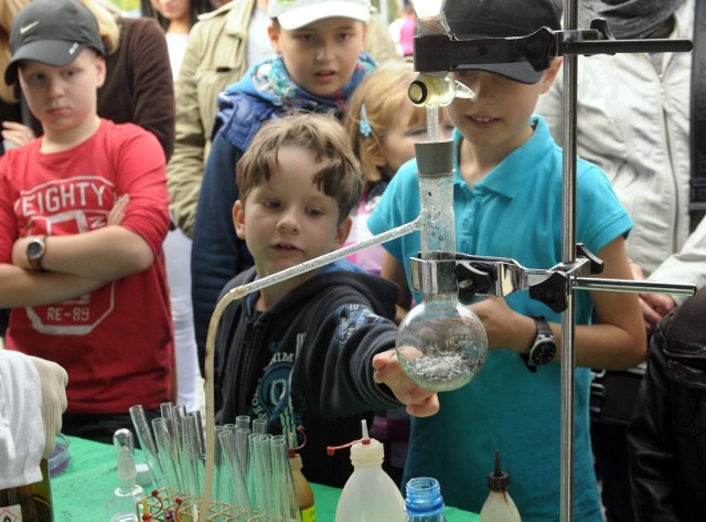 W trakcie ubiegłorocznego Pikniku Naukowego na pl. Litew-skimna gości czekało ponad 70 fascynujących projektów 