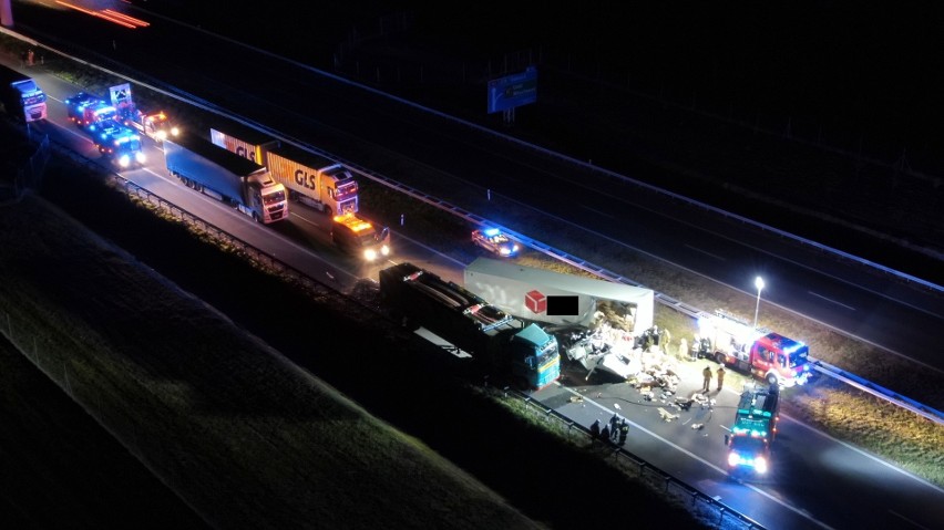 Wypadek z udziałem ciężarówek pod Włocławkiem. Zderzyły się trzy samochody [zdjęcia]