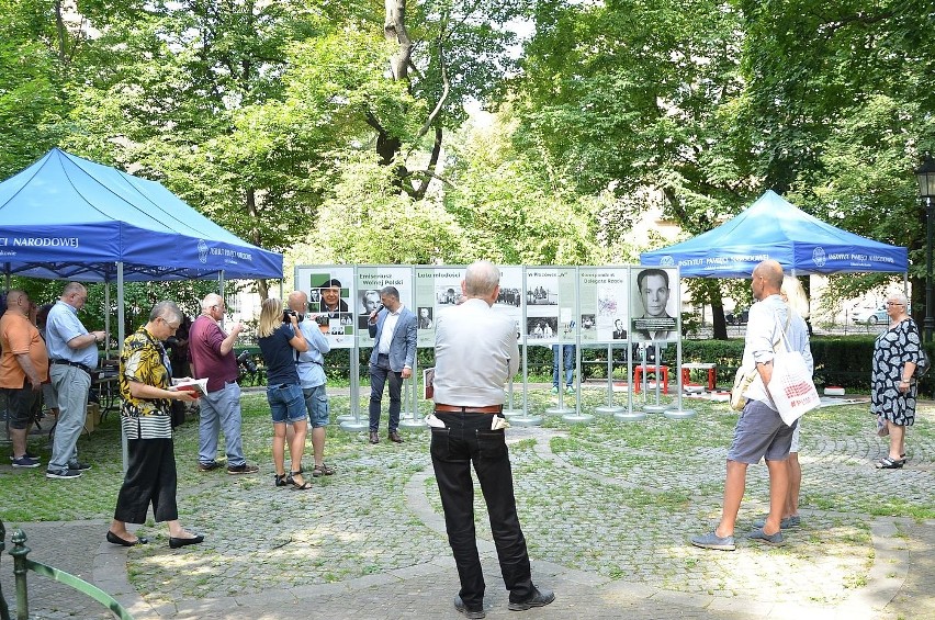 Kraków. Na Plantach otwarta została wystawa o prof. Wacławie Felczaku
