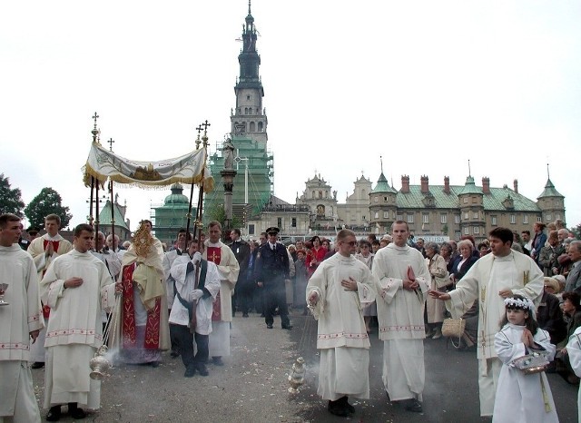 Uroczyste obchody Bożego CiałaFOT JACENTY DEDEK 30.05.2002