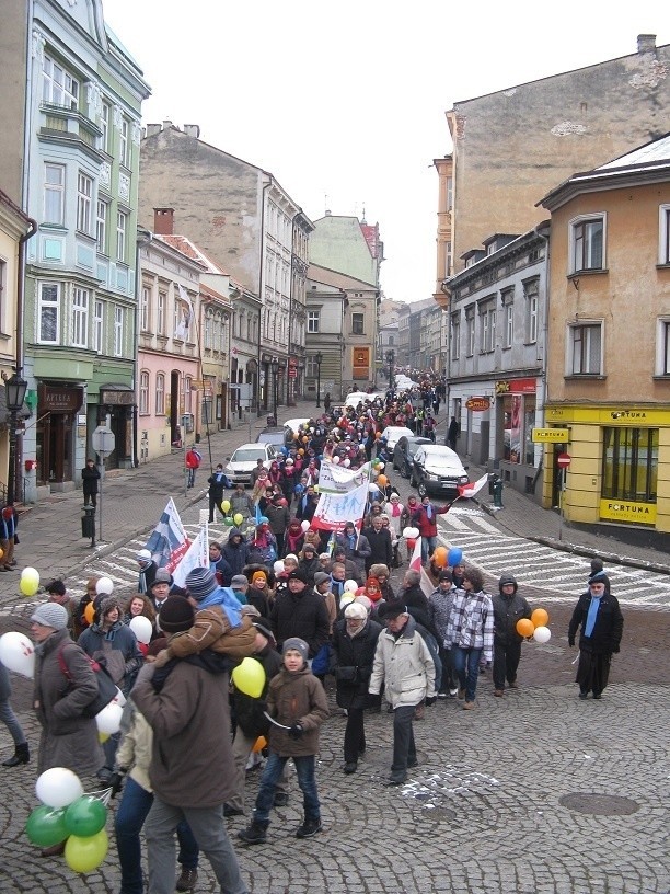 Marsz w obronie życia i rodziny w Cieszynie. Ponad tysiąc uczestników [ZDJĘCIA]