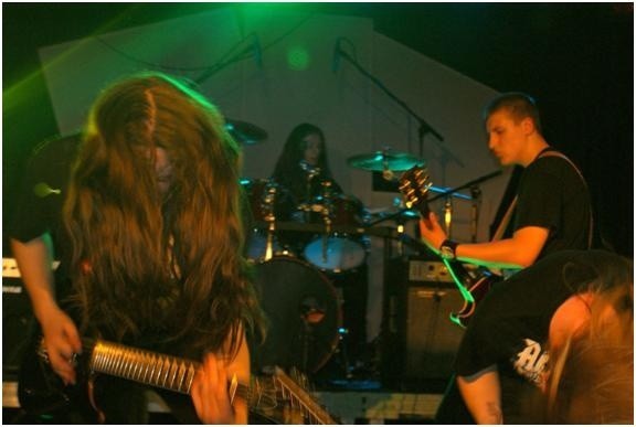 Raventary to thrash metalowy czad, który przyszedł na świat w 2008 roku. Niedawno nagrali debiutancki album, który zatytułowali również "Raventary&#8221;. W Internecie możesz ich znaleźć pod adresem www.myspace.com/raventary.