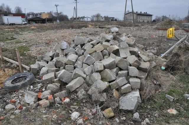 Kamieni kupa na budowie Byczyńskiego Inkubatora Przedsiębiorczości Tak wygląda na razie plac budowy Byczyńskiego Inkubatora Przedsiębiorczości. Termin oddania inwestycji mija 30 czerwca.