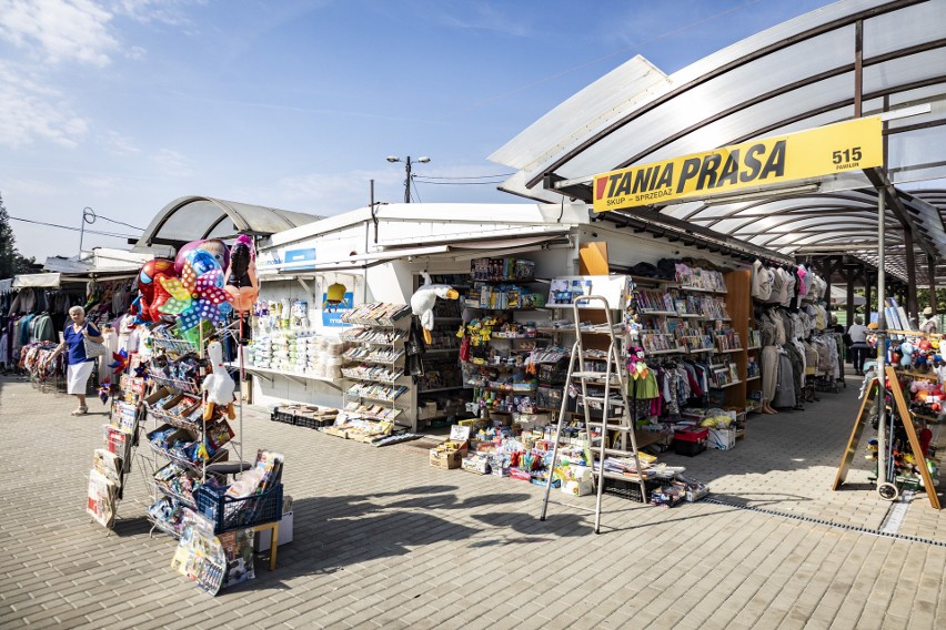 Nowe stoiska ożywiły słynne targowisko w Krakowie. Sprzedawcy z Tomeksu w końcu mają dach nad głowami